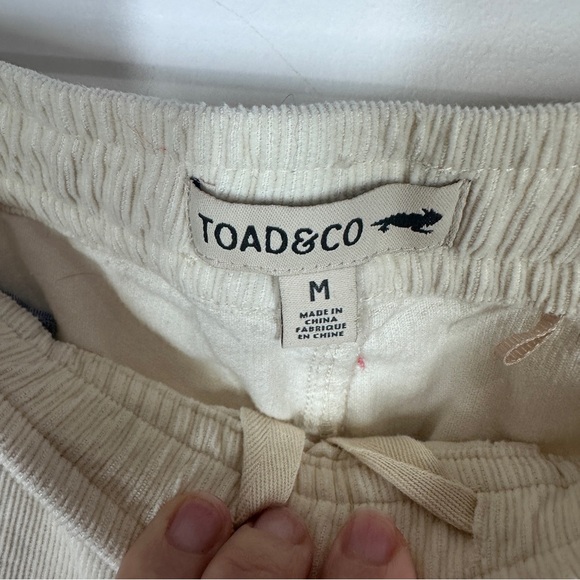 Toad & Co Women's Scouter Cord Pull-On Pant Size Medium Almond Cream Ankle - Picture 4 of 6